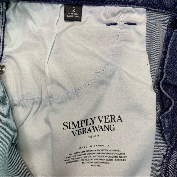 Vera Wang Denim Capri - Picture 7 of 7